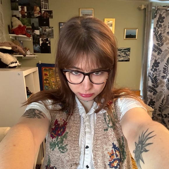 Meet your Posher, Bridget - Picture 2 of 2